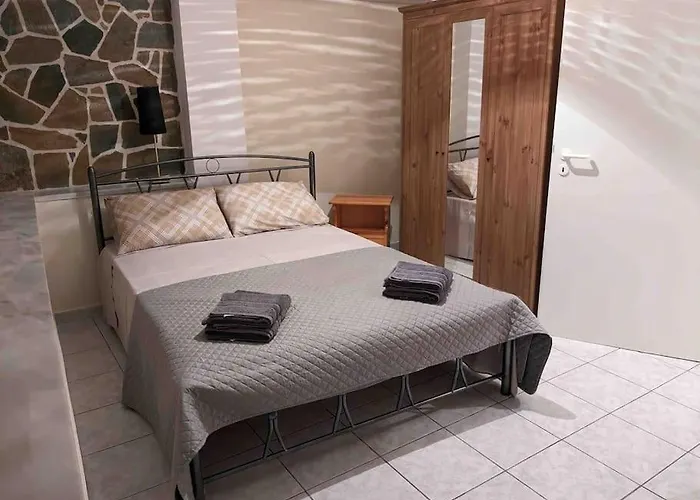 Lemon Tree Apartment *